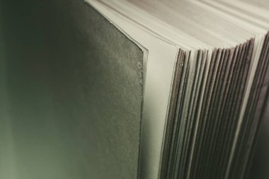 Eski kitap sayfalarını görüntüleyin. Eğitim ve bilgelik kavramı.