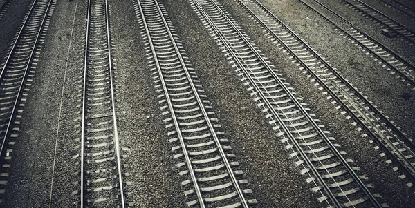 Güneşli bir günde demiryolu manzarası. — Stok fotoğraf