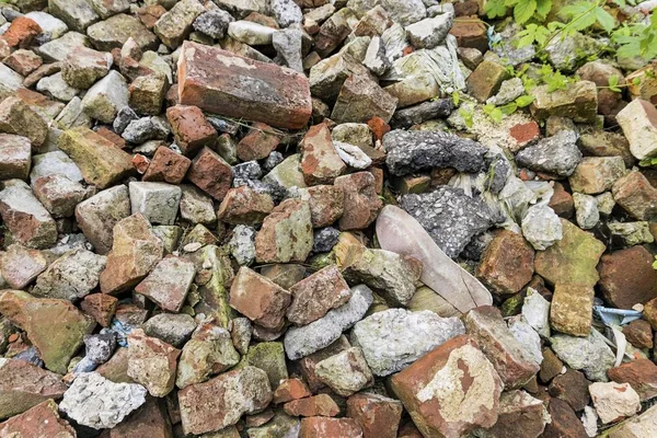 Pile of broken red bricks with garbage. — Stock Photo, Image