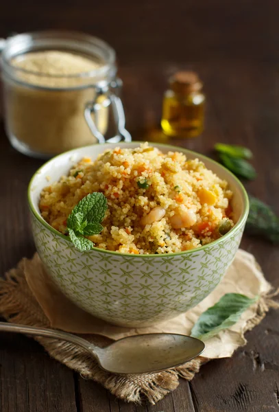 Cuscus cu creveți și legume — Fotografie, imagine de stoc