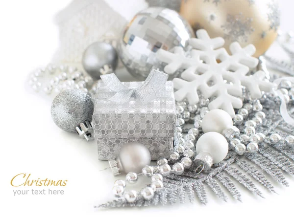 Gümüş ve krem Noel Noel süsleri — Stok fotoğraf