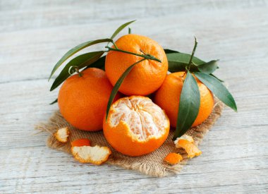 mandalina yaprakları ile