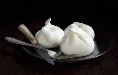 İtalyan peynirli burrata