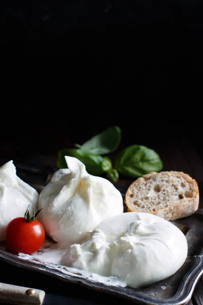 İtalyan peynirli burrata — Stok fotoğraf