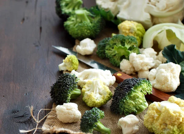 Coliflor fresca cruda y brócoli — Foto de Stock