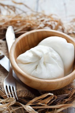 İtalyan peynirli burrata