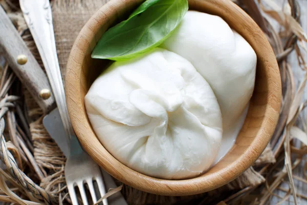 Burrata de brânză italiană — Fotografie, imagine de stoc