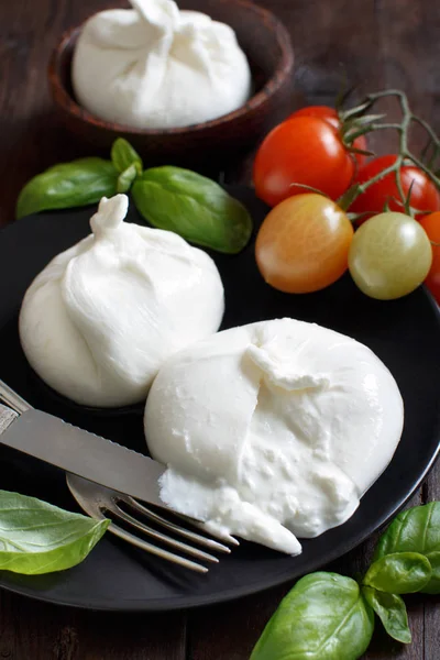 İtalyan peynirli burrata