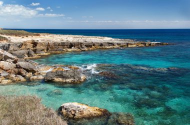 Otranto yakınındaki kıyı şeridi