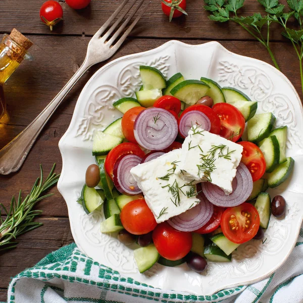 Griechischer Salat und Zutaten von oben — Stockfoto