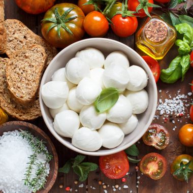 İtalyan yemek ingridients ve mozzarella peyniri  