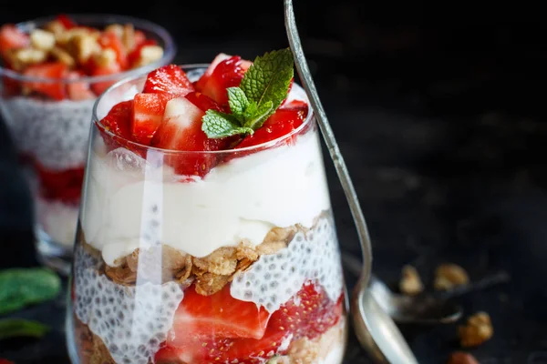 Pudim de chia Parfait de morango — Fotografia de Stock