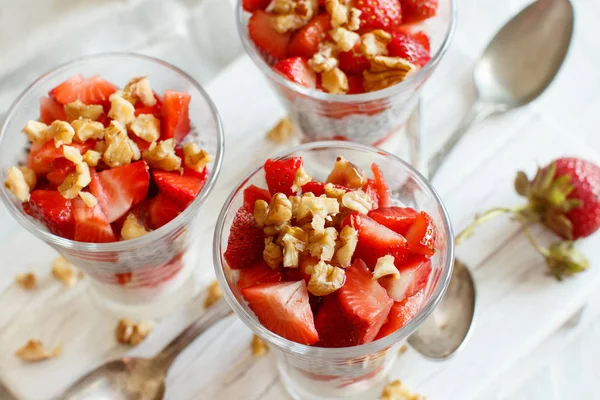 Chia pudding Strawberry parfait — Stockfoto