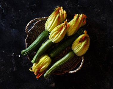 kabak çiçekleri ile 