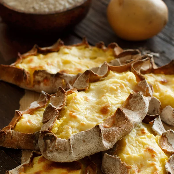 Traditionella karelska piroger med potatis — Stockfoto