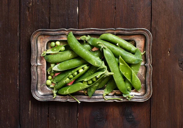 Cialde verdi fresche provenienti dal mercato agricolo — Foto Stock