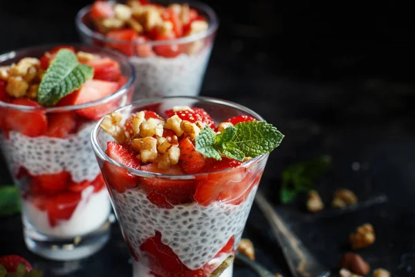 Chia pudding Strawberry parfait — Stockfoto