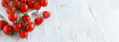 Beyaz tabe kiraz domates