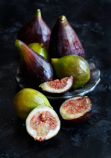Green and purple figs — Stock Photo, Image