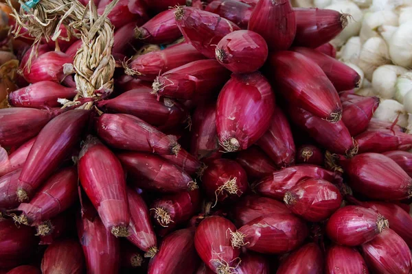 La cebolla roja en el mercado — Foto de Stock