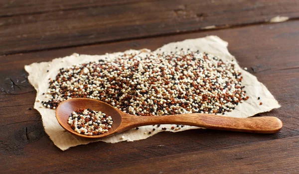 Hromadu též smíšené quinoa zrno — Stock fotografie
