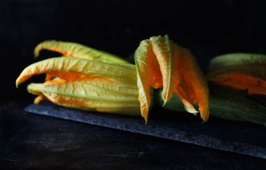 kabak çiçekleri ile 