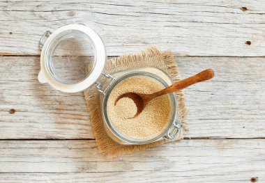 Bir cam solmayan çiçek organik tahıl