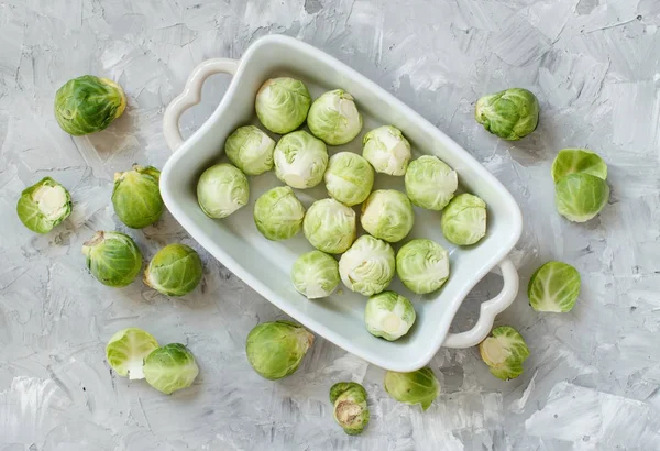 Rosenkohl sprießt in einem Auflauf — Stockfoto