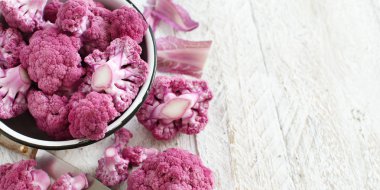 Taze çiğ mor karnabahar