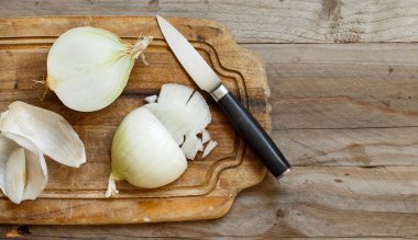 Taze çiğ beyaz soğan 