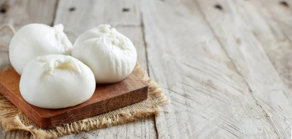 Olasz mozzarella sajt, ricotta, persto töltött — Stock Fotó