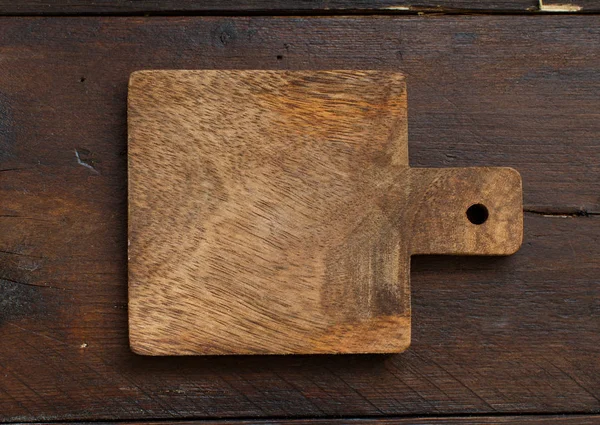 Деревянный стол и старая доска — стоковое фото