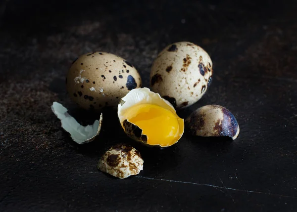 Перепелиные яйца закрываются — стоковое фото