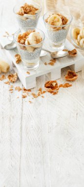 Chia puding muz parfe