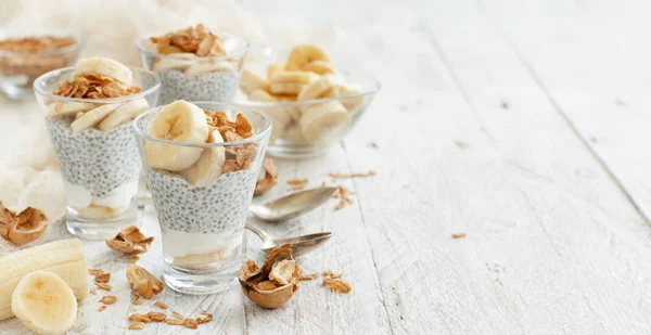 Pudim de chia parfait com banana — Fotografia de Stock