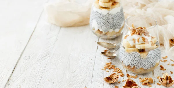 Budino Chia parfait con banana — Foto Stock