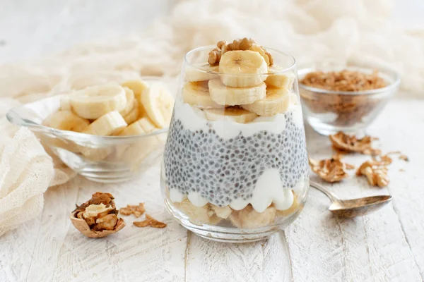 Pudim de chia parfait com banana — Fotografia de Stock