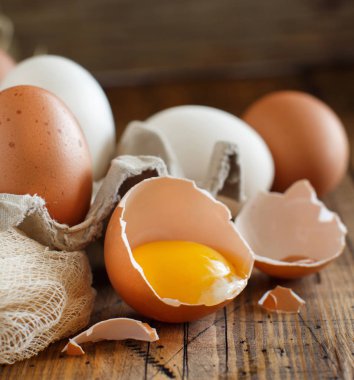 Kutuda tavuk yumurtası