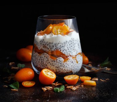 Kamkat Chia puding parfe 