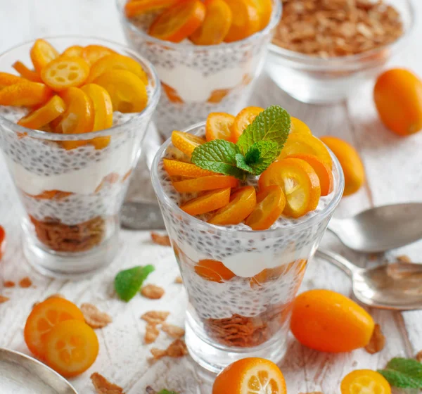 Chia pudding parfait avec kumquat — Photo