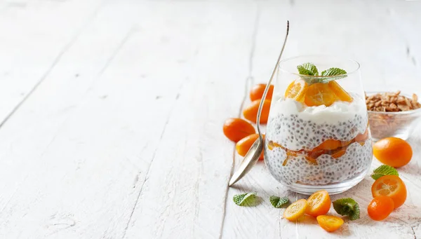 Chia pudding parfait avec kumquat — Photo
