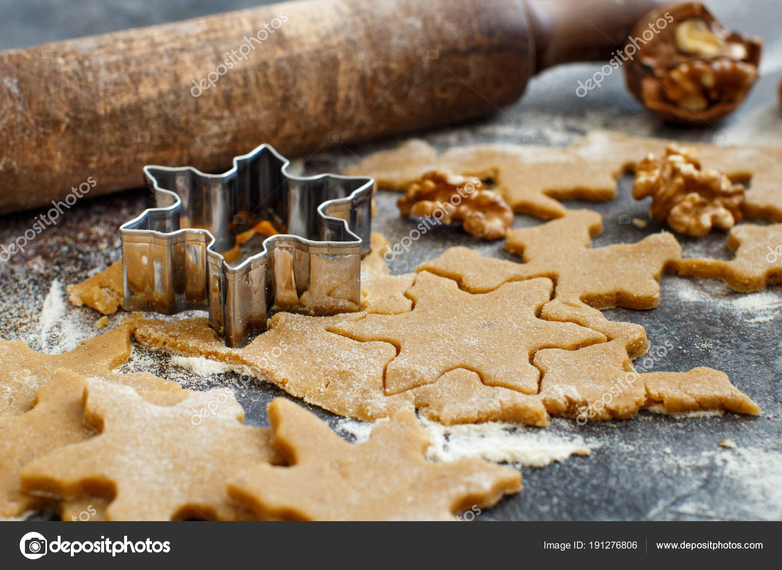 Cocinar galletas de Navidad con cortadores de galleta ...