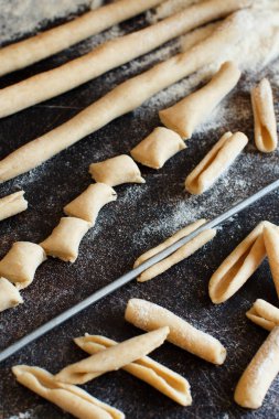 Tam buğday unu makarna Maccheroni al ferro yapma