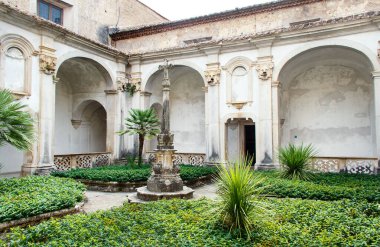 Eski mezarlığın manastırı, Aziz Lawrence Şarküteri Monaste.