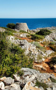 Taş Kostruction, Cipolliane mağaraları için sahil yolu ve Ciolo b