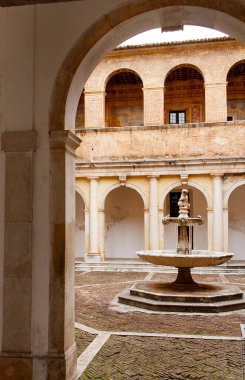 Padul 'deki Saint Lawrence Charterhouse Manastırı' nda iç mahkeme.