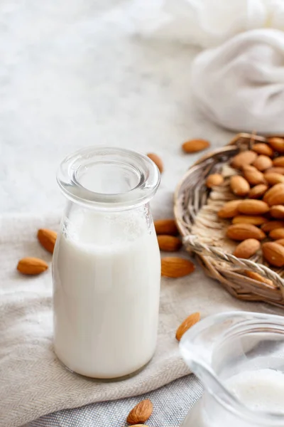 Leche de almendras vegana, leche alternativa no láctea — Foto de Stock