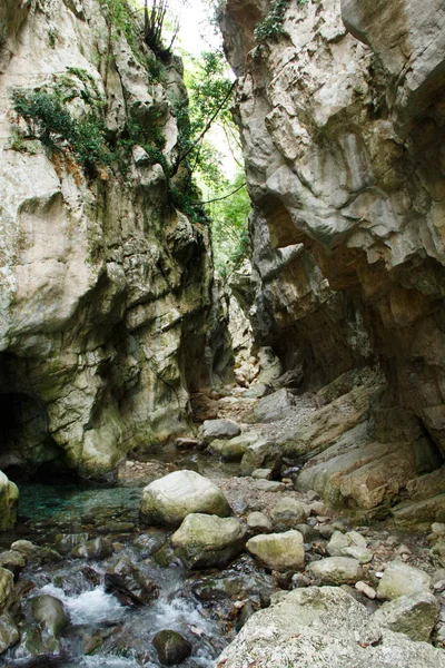 Odrodzenie rzeki Sammaro w pobliżu Roscigno w Kampanii, Włochy — Zdjęcie stockowe