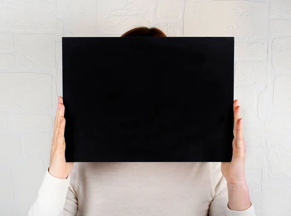 Woman Keeps Hands Black Empty Chalkboard Close — Stock Photo, Image