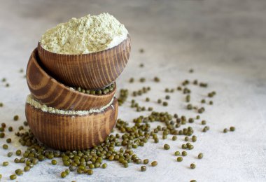 Mung fasulye unu ve kabın içinde tahıl, fotokopi alanı yakın, alternatif un.